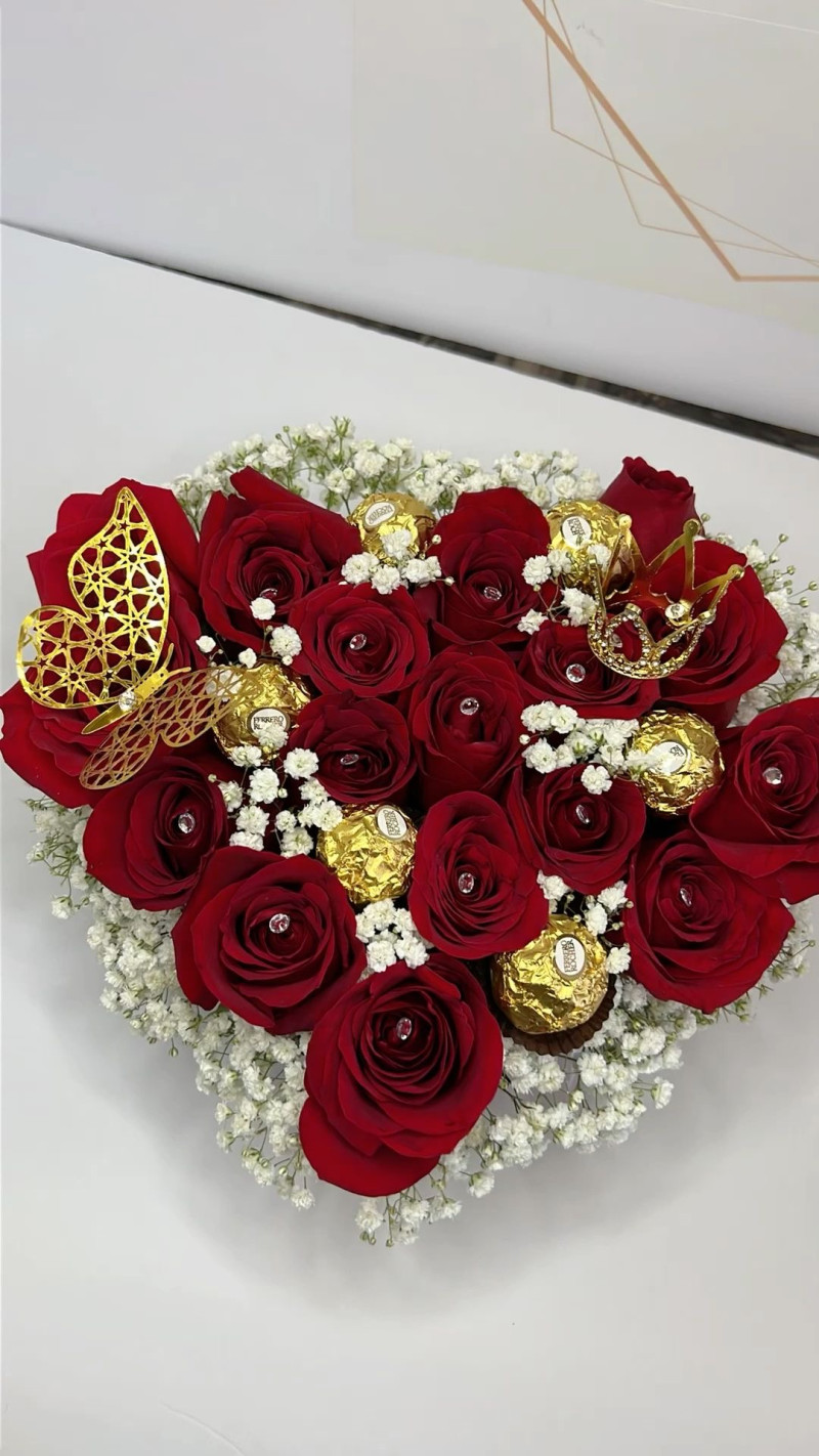 Kutuda çikolata gül